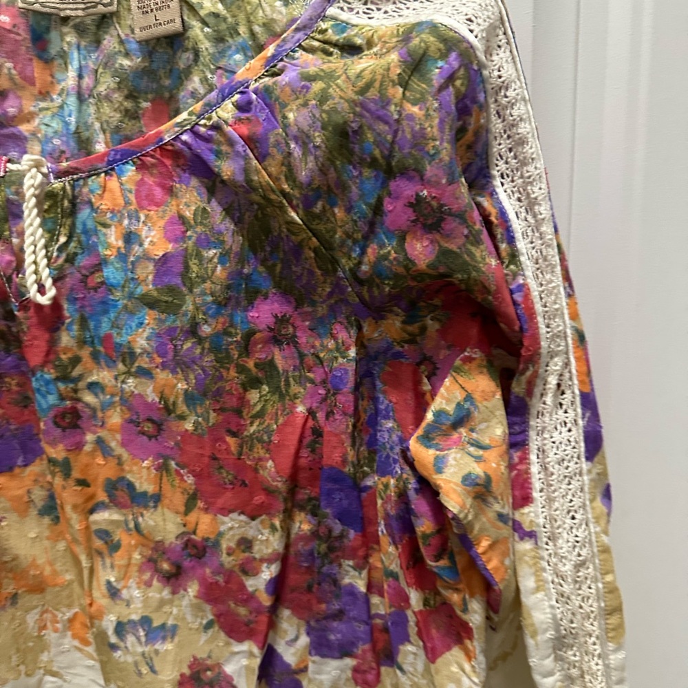 Art And Soul White and Purple Graphic 3/4 Sleeve Blouse size L - Picture 4 of 7